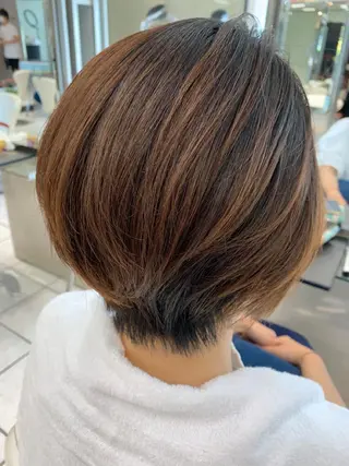 ショート カラー アートディレクター 尾内 友美のヘアスタイル
