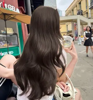 ロング カラー ラベンダー💜 グレージュ🩶のヘアスタイル