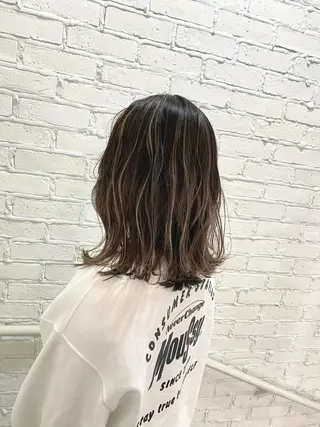 ミディアム 岩尾 凪のヘアスタイル