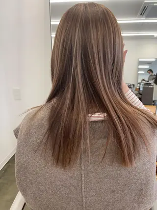 ミディアム カラー 💓パーマ，💗 レイヤーカットのヘアスタイル