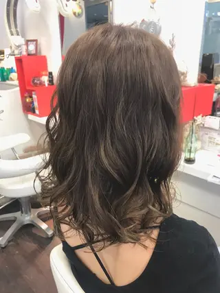 ロング カラー 岩谷/ブリーチ 🪽透明感カラーのヘアスタイル