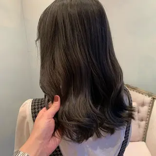 セミロング カラー SAKINO. ベージュカラーのヘアスタイル
