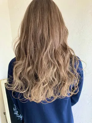 カラー 井上 歩美のヘアスタイル
