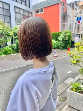 ショート カラー ミオ💎ショート 透ける暗髪のヘアスタイル