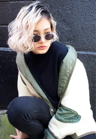 ショート 白髪ぼかし×デザイン 🕊️🫧ホウジョウのヘアスタイル