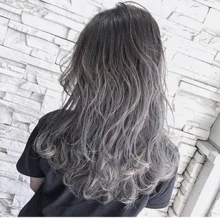 ロング カラー 小笠原 愛美のヘアスタイル