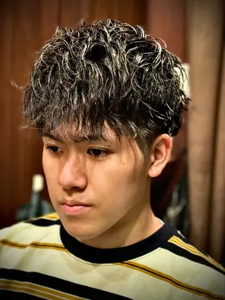 ミディアム パーマ メンズ 海老原 コウのヘアスタイル