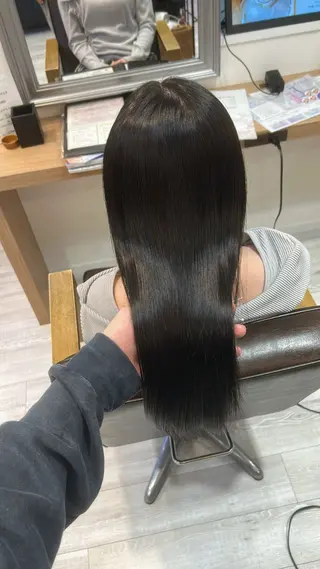 ロング カラー 井上 慈温のヘアスタイル