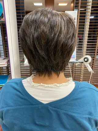 ショート 大輪 日向子のヘアスタイル