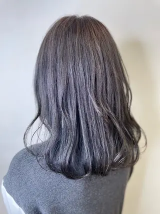 ミディアム カラー 丸山 菜々子のヘアスタイル