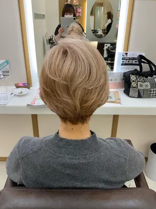 ショート カラー 舘 晴香のヘアスタイル