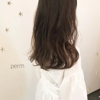 セミロング パーマ 市川 千夏のヘアスタイル