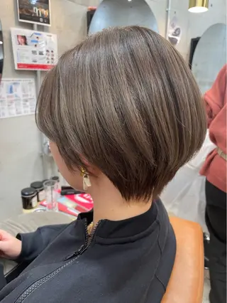 ショート カラー 東 史夏のヘアスタイル