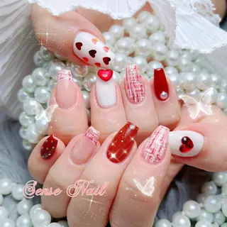 ネイル Queenie 🦋のネイルデザイン