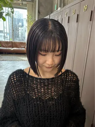 ミディアム 愛加ブリーチ・ レイヤー・パーマのヘアスタイル