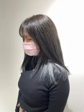 ロング ブリーチ/ハイトーン 艶カラー/ユリナのヘアスタイル