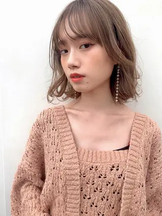 ショート カラー レイヤーカット、 大人可愛い　中村美羅のヘアスタイル