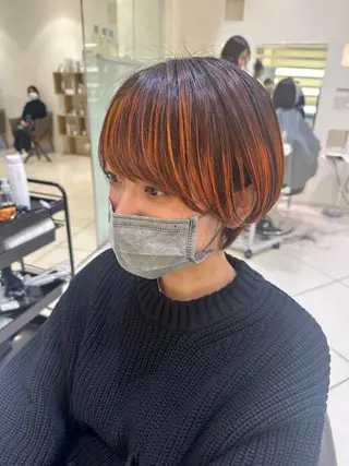 ショート カラー タイトボブ個性派カラ ーAKANEのヘアスタイル