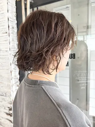 ショート カラー IKU顔周りレイヤー /ボブ/透明感カラーのヘアスタイル