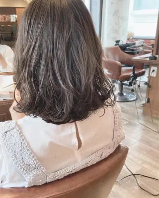 ミディアム 眞壁 華子のヘアスタイル