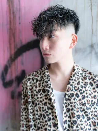 ショート パーマ メンズ ⚡メンズパーマフ ェードカットTomyのヘアスタイル