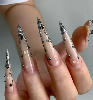 ネイル Mia nail salon所属・浮中 美愛のネイルデザイン