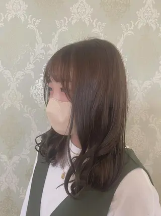 ミディアム カラー EARTH中島 秋桜久のヘアスタイル