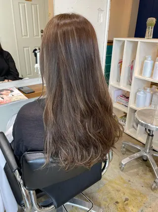 ロング カラー MIOベージュカラー 柔らかいカラーのヘアスタイル