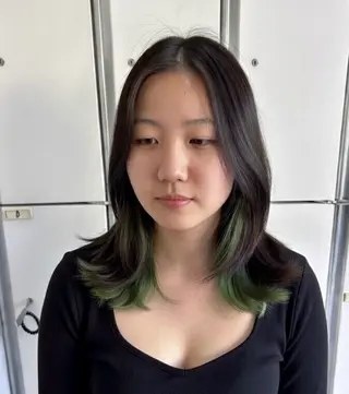 セミロング カラー インナー/2次元/ 推しカラー/しゅうとのヘアスタイル