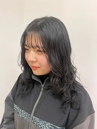 セミロング 荻野 結衣のヘアスタイル