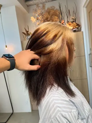 セミロング カラー 小田 輝太郎/ブリーチのヘアスタイル