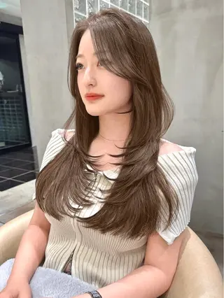 ロング Yuto レイヤー /ミルクティーのヘアスタイル