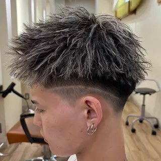 ショート カラー メンズ特化カットパー マカラー坂田柊のヘアスタイル