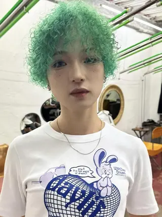 ショート qiie/ワンカラー インナーカラーのヘアスタイル