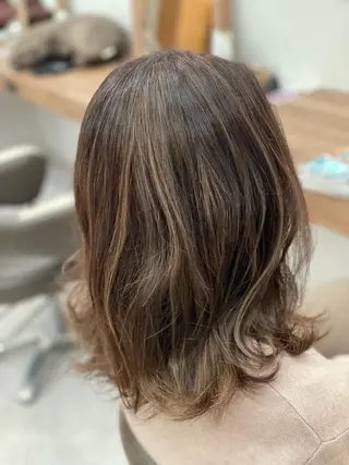 セミロング カラー やまこし 美裕樹のヘアスタイル