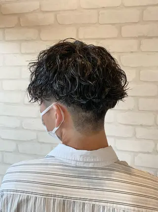 パーマ メンズ 尾崎 優也のヘアスタイル
