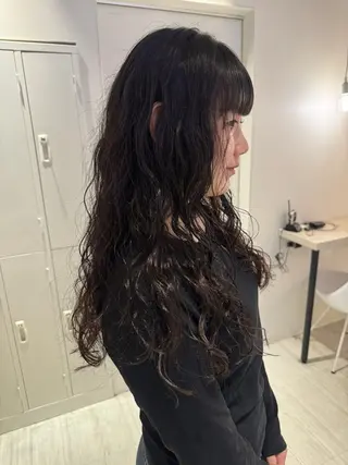 ロング パーマ Ami/艶カラー/ レイヤー/ハイトーンのヘアスタイル