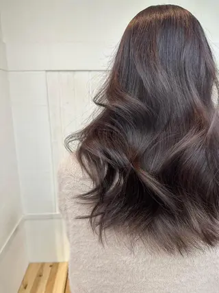ロング KEIGO/ ベージュカラーのヘアスタイル