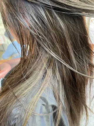 ロング デザインカラー✨新倉 佑奈のヘアスタイル