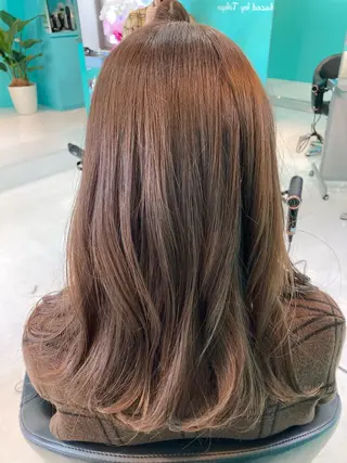 セミロング カラー 🫧透明感✨ブリーチ 💫ダメージレス🫧のヘアスタイル