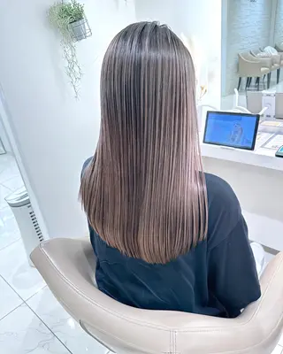 セミロング カラー 尾﨑 春華のヘアスタイル