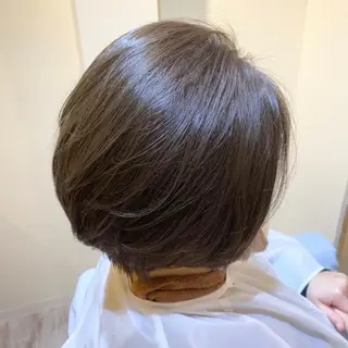 ショート カラー 金島 青のヘアスタイル
