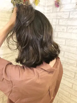 ミディアム カラー クボキ サヤのヘアスタイル
