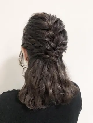 セミロング ヘアアレンジ 沢田 瞳のヘアスタイル
