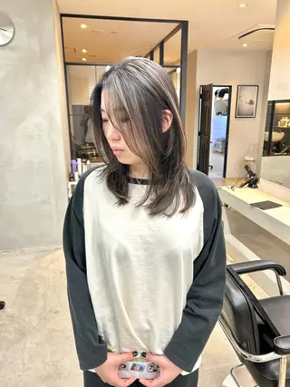 セミロング カラー 一ノ瀬 暁のヘアスタイル