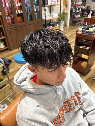 ミディアム パーマ メンズ 鶴田 将清のヘアスタイル
