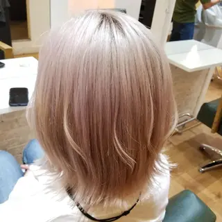 ミディアム カラー SAKURA (サクラ)のヘアスタイル