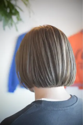 ミディアム カラー 岩村 夏姫のヘアスタイル