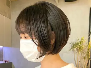 ショート カラー 藤川 明英里のヘアスタイル