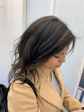 セミロング 顔まわりの神様✨ 透明感カラー藤嶋秀幸のヘアスタイル